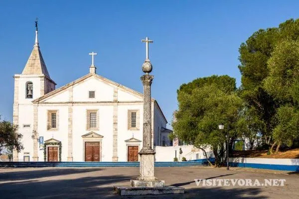 White church beside a pillory column in Vila Viçosa